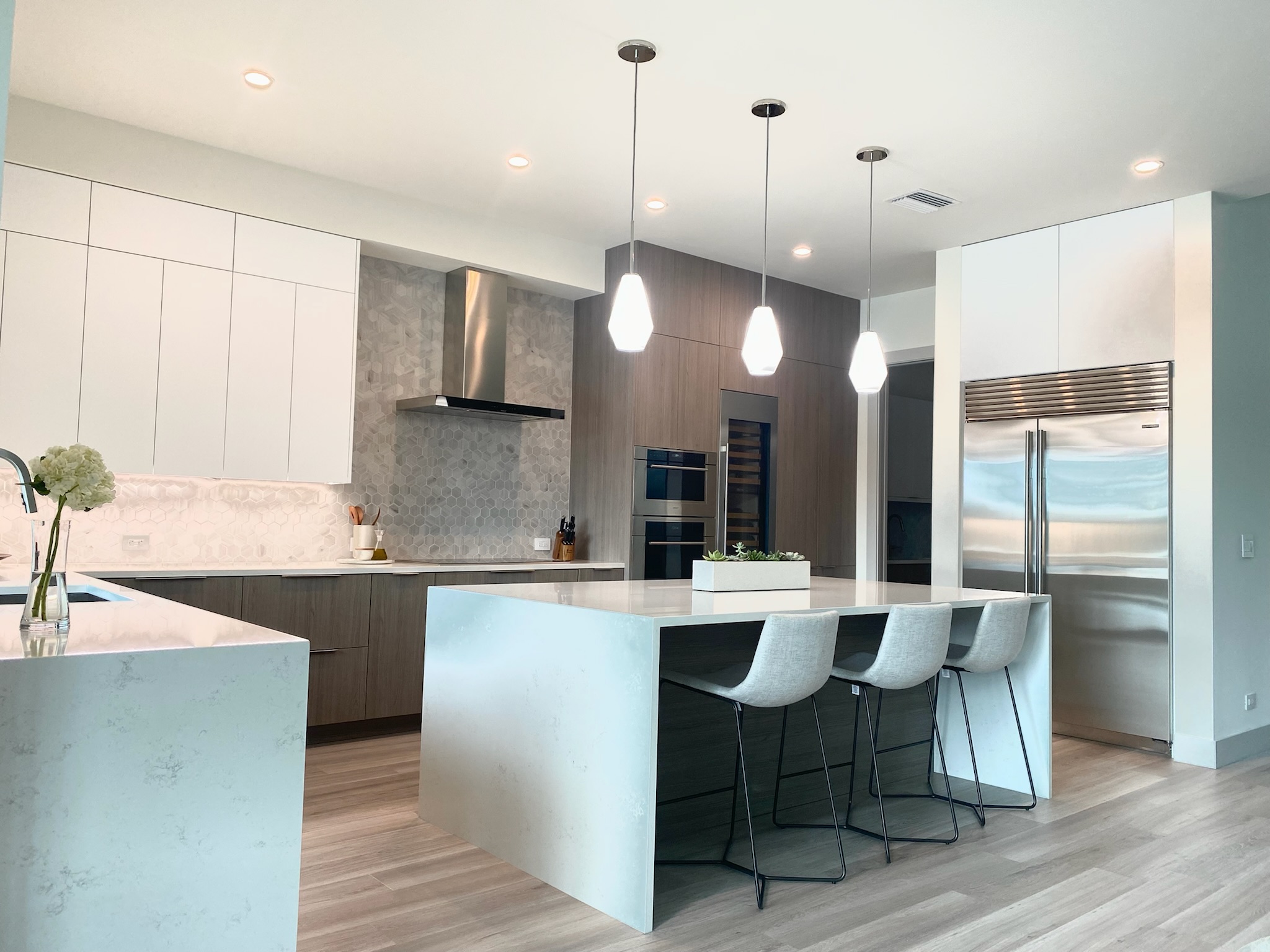 Minimalist countertops white – kitchen remodeling project Entire kitchen remodeling with cabinets, flooring and countertops design